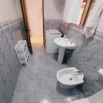 на пляже с видом на море *