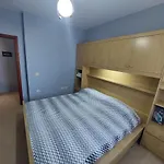 на пляже с видом на море