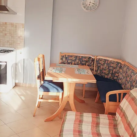 на пляже с видом на море Apartment