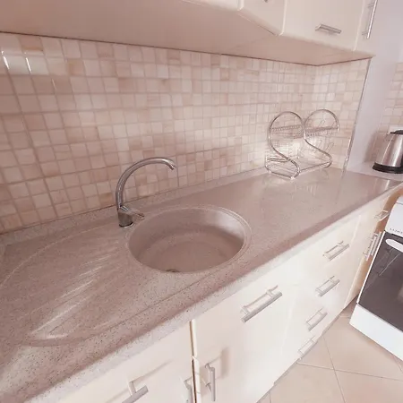 на пляже с видом на море Apartment Durres