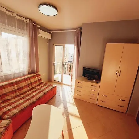 на пляже с видом на море Apartment *