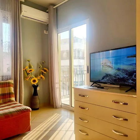 на пляже с видом на море Apartment *