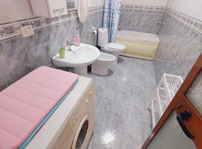 на пляже с видом на море *