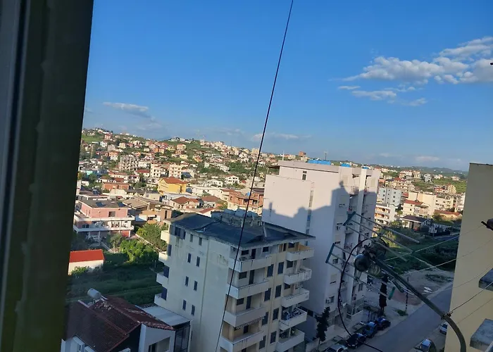 на пляже с видом на море Durres