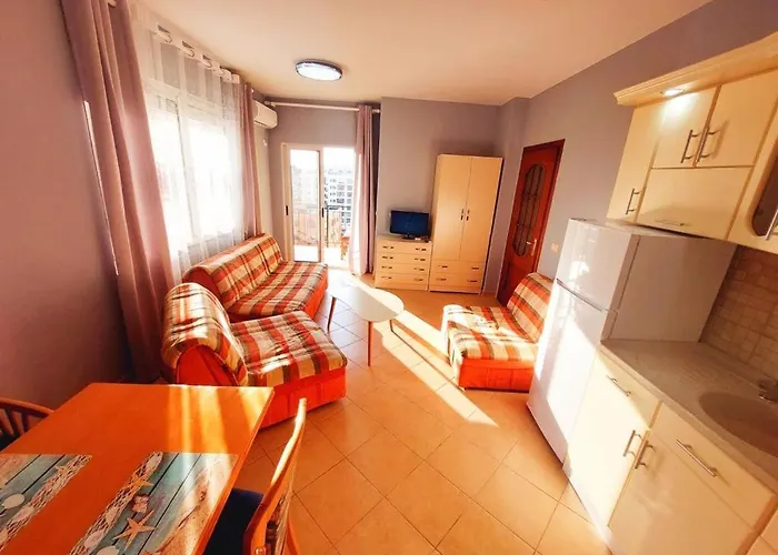 на пляже с видом на море Durrës