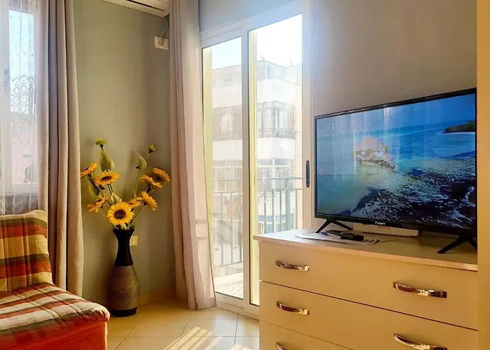 на пляже с видом на море Apartment *