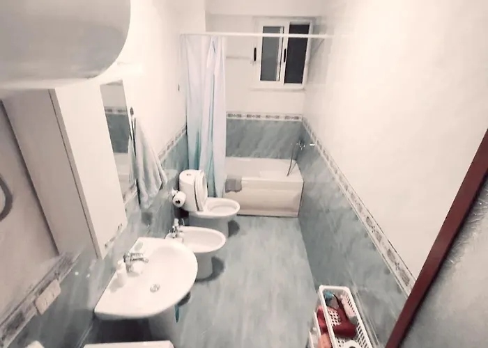 на пляже с видом на море *